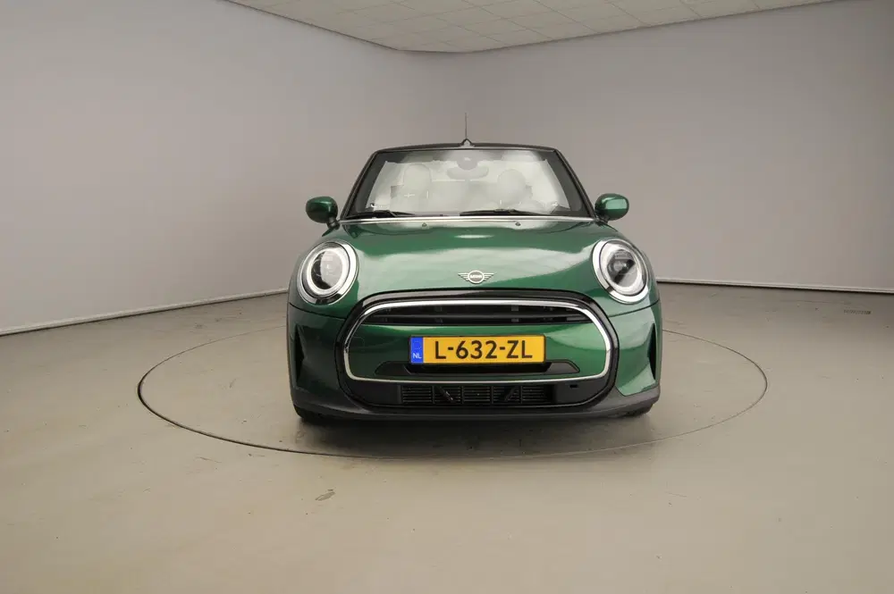 Mini Cabrio One uit 2021, foto 4