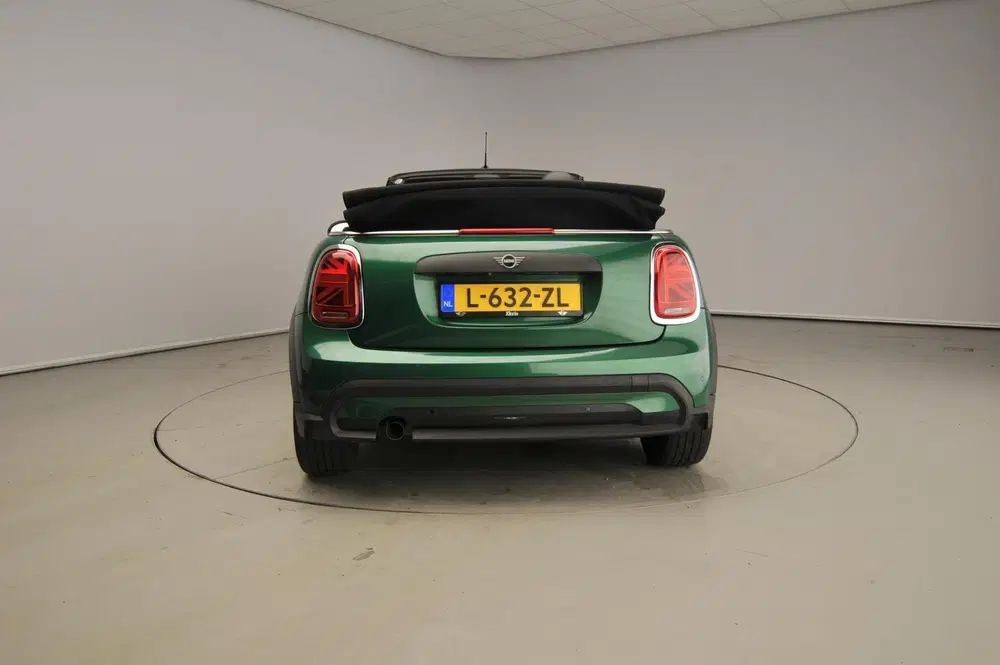 Mini Cabrio One uit 2021, foto 5