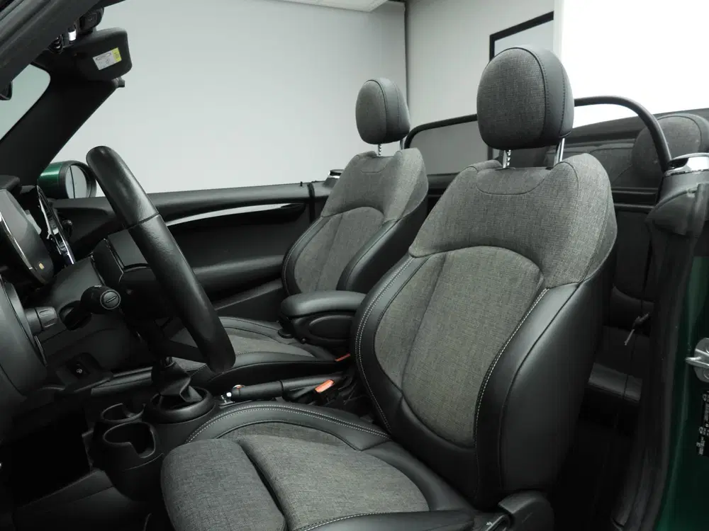 Mini Cabrio One uit 2021, foto 7