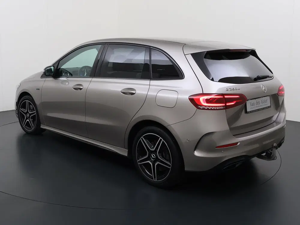 Mercedes-Benz B-Klasse 250e AMG uit 2020, foto 2