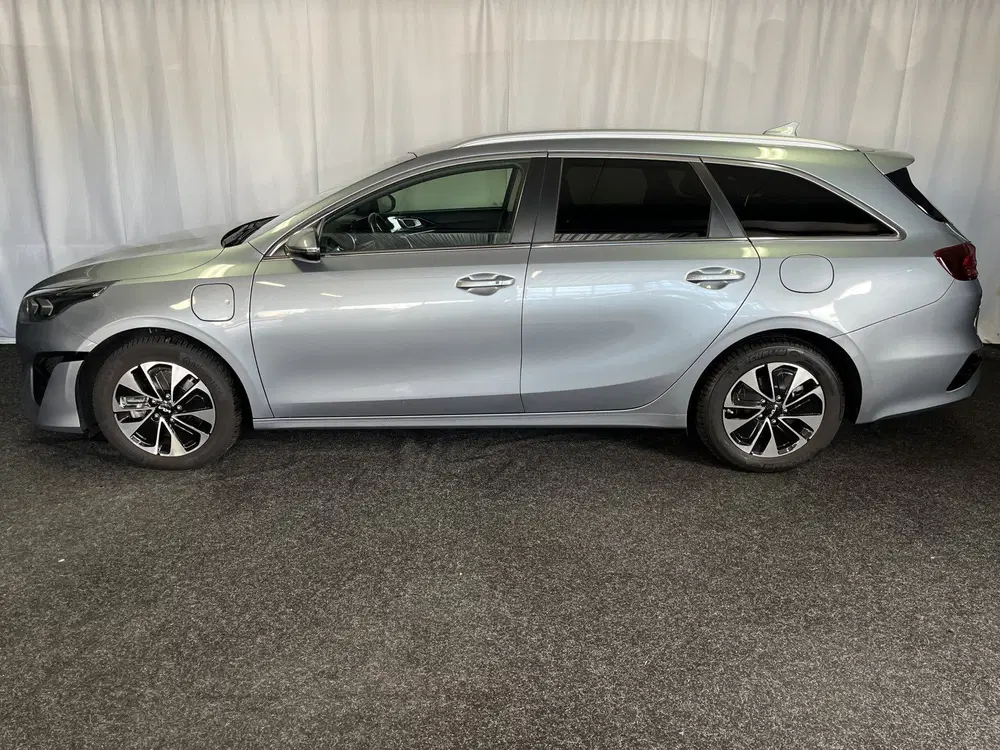 Kia Ceed 1.6 GDI PHEV PLUG-IN DynamicPlusLine 1E uit 2022, foto 2