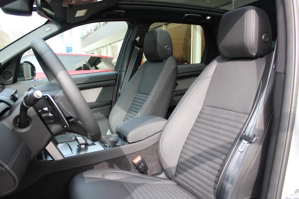 Land Rover Discovery Sport P270e Business Landmark Edition uit 2026, foto 4
