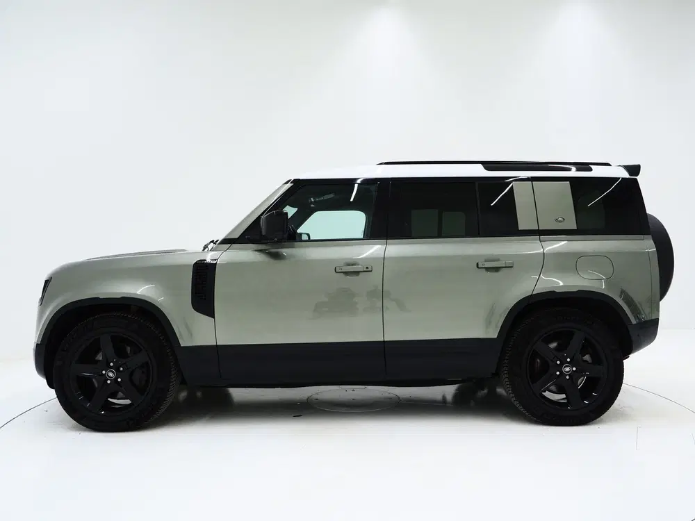 Land Rover Defender 2.0 P400e uit 2021, foto 2