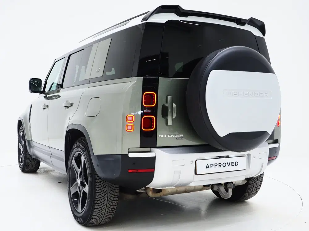 Land Rover Defender 2.0 P400e uit 2021, foto 3