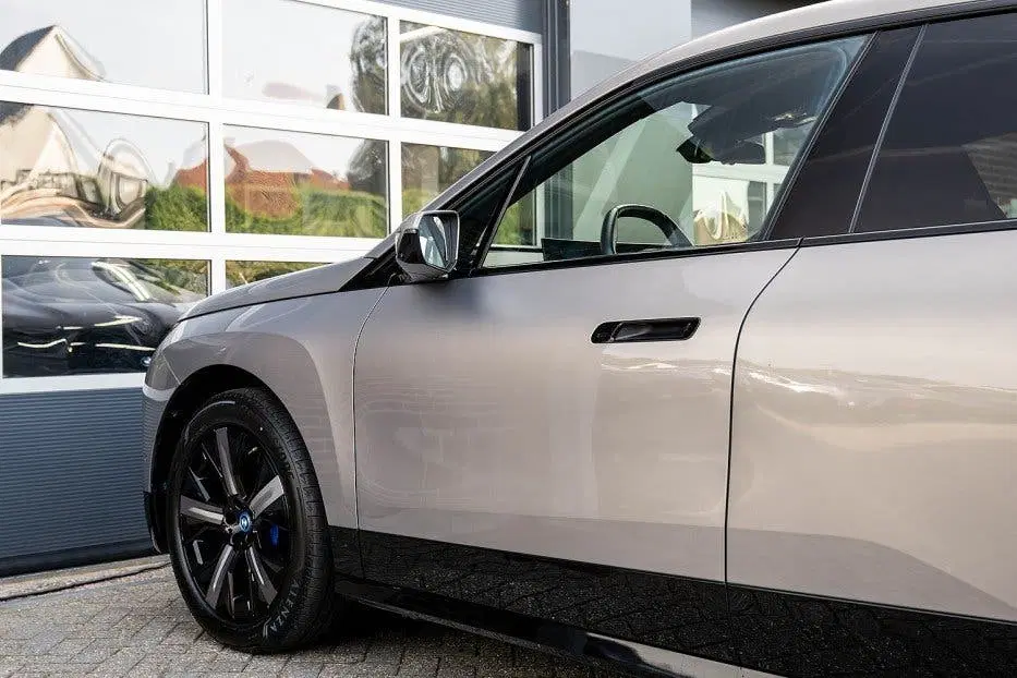 BMW iX xDrive40 Sportpakket uit 2023, foto 2