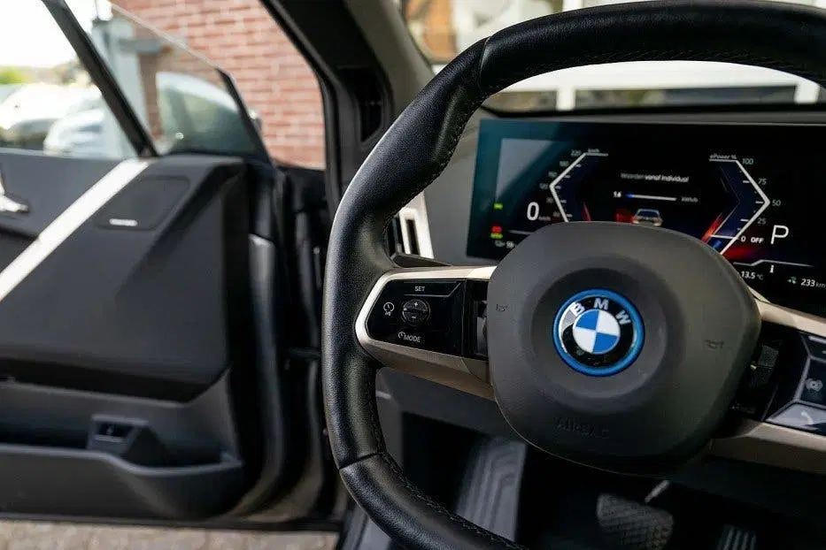 BMW iX xDrive40 Sportpakket uit 2023, foto 3
