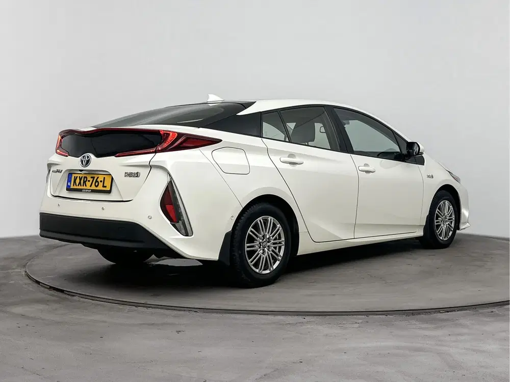 Toyota Prius 1.8 Plug-in Business Plus uit 2019, foto 2
