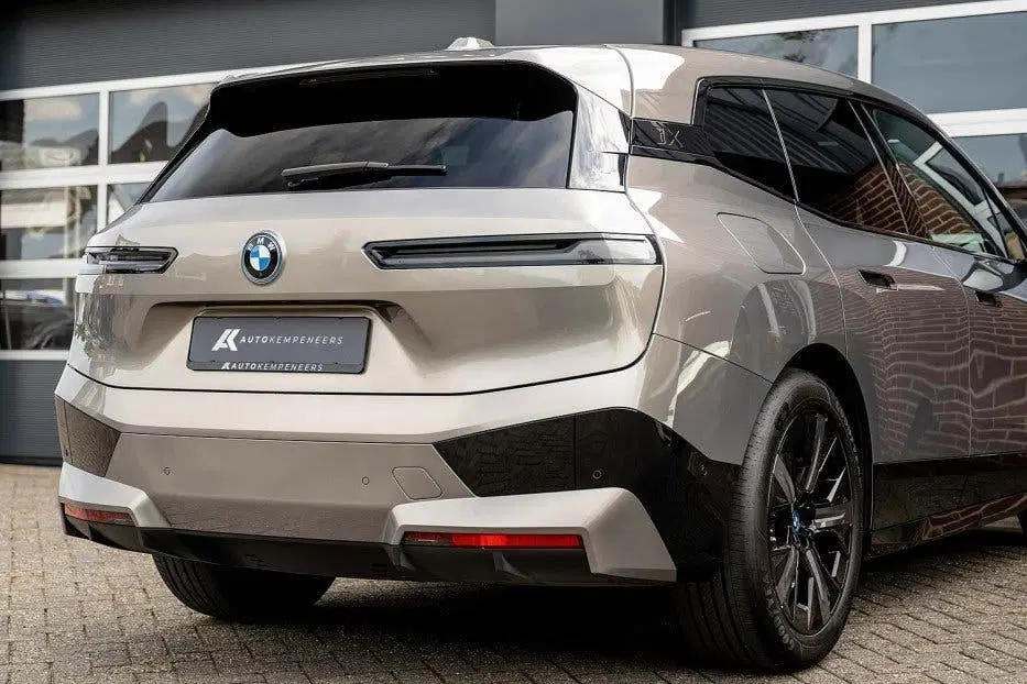 BMW iX xDrive40 Sportpakket uit 2023, foto 2