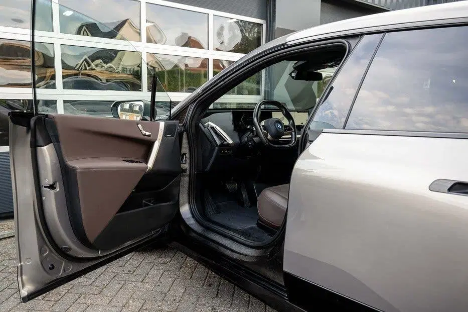 BMW iX xDrive40 Sportpakket uit 2023, foto 9