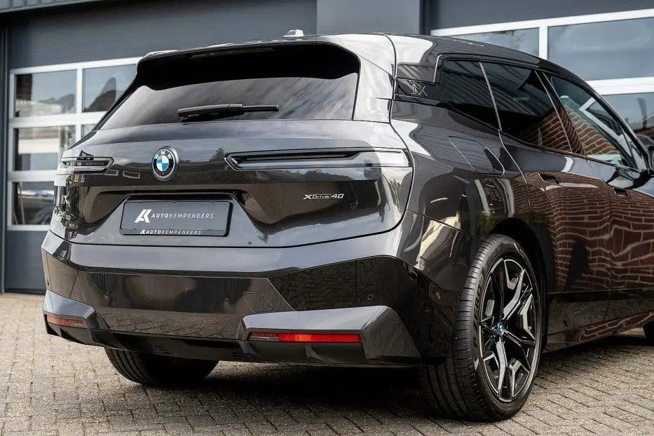 BMW iX xDrive40 Sportpakket uit 2023, foto 2