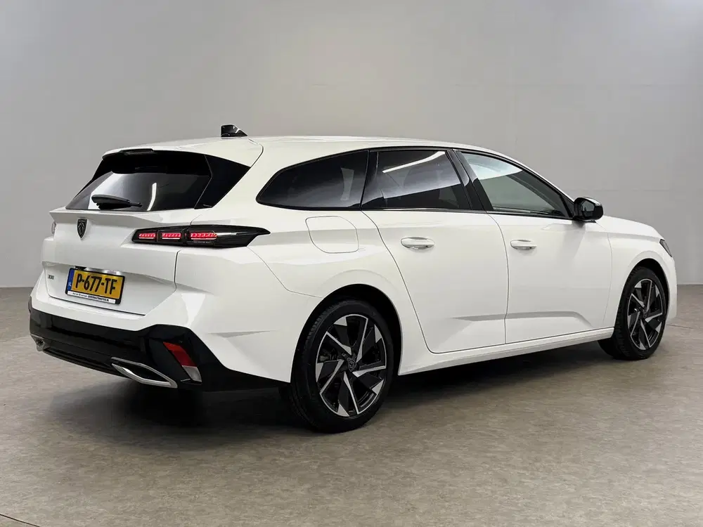 Peugeot 308 1.2 PureTech Allure Pack Business uit 2022, foto 12