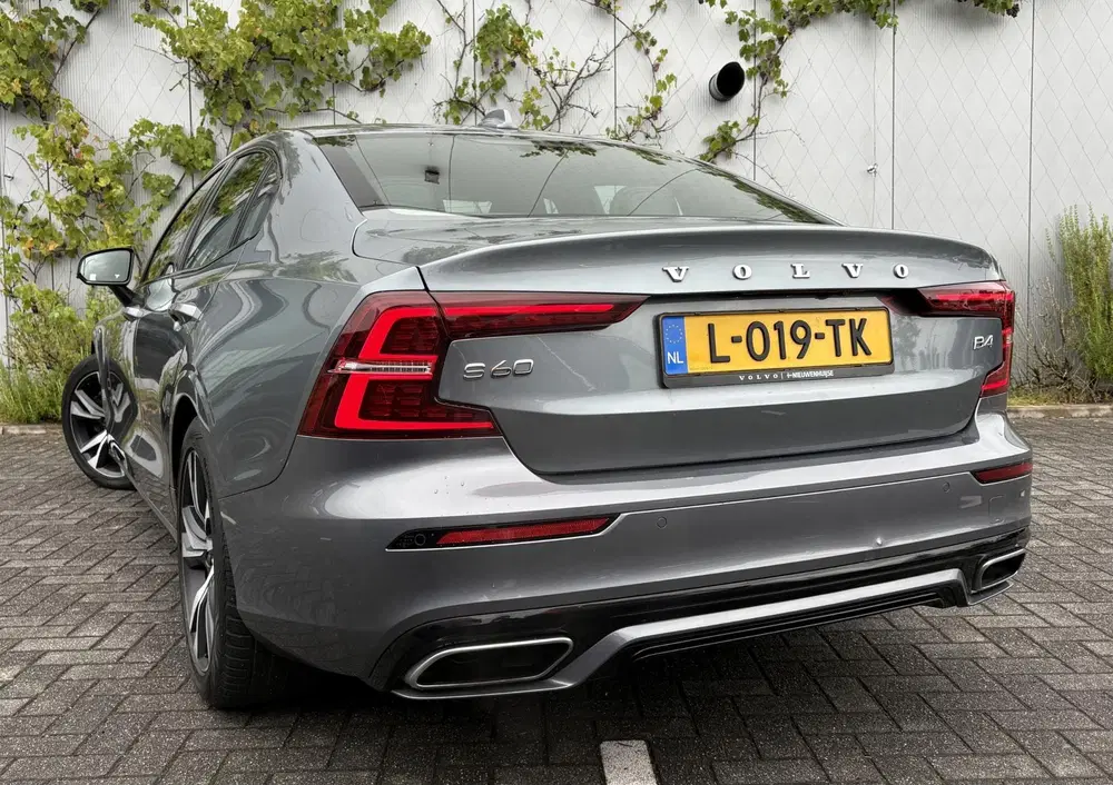Volvo S60 2.0 B4 R-Design uit 2021, foto 3