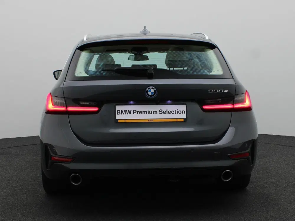 BMW 3-serie Touring 330e Business Edition uit 2022, foto 5