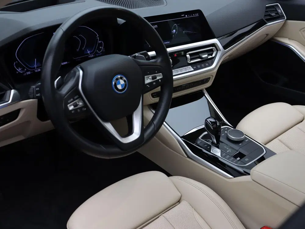 BMW 3-serie Touring 330e Business Edition uit 2022, foto 7