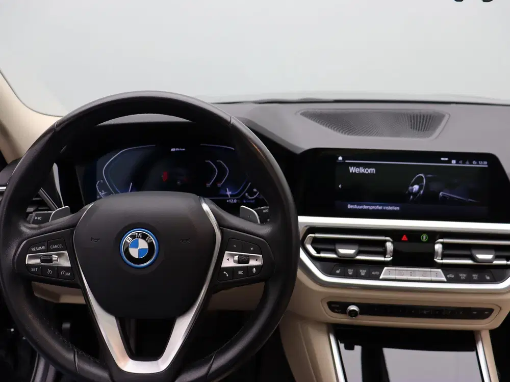 BMW 3-serie Touring 330e Business Edition uit 2022, foto 8