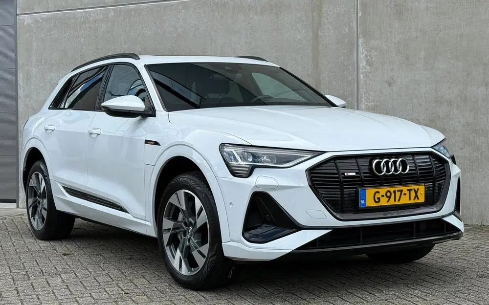Audi e-tron 50 quattro Launch edition Black 71 kWh S l uit 2019, foto 12