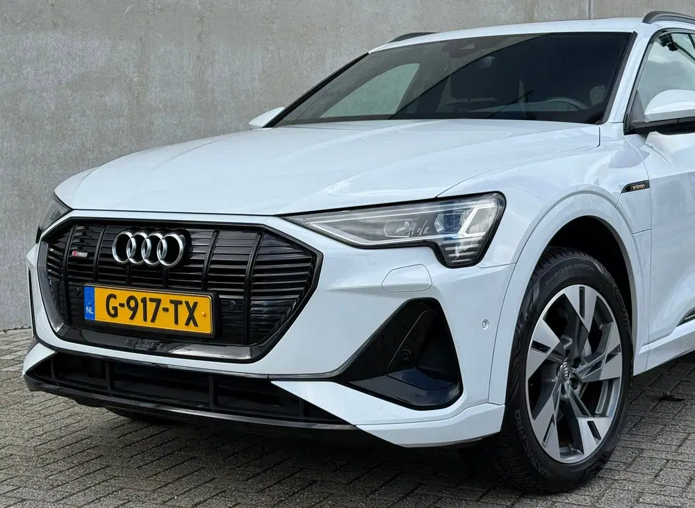 Audi e-tron 50 quattro Launch edition Black 71 kWh S l uit 2019, foto 2