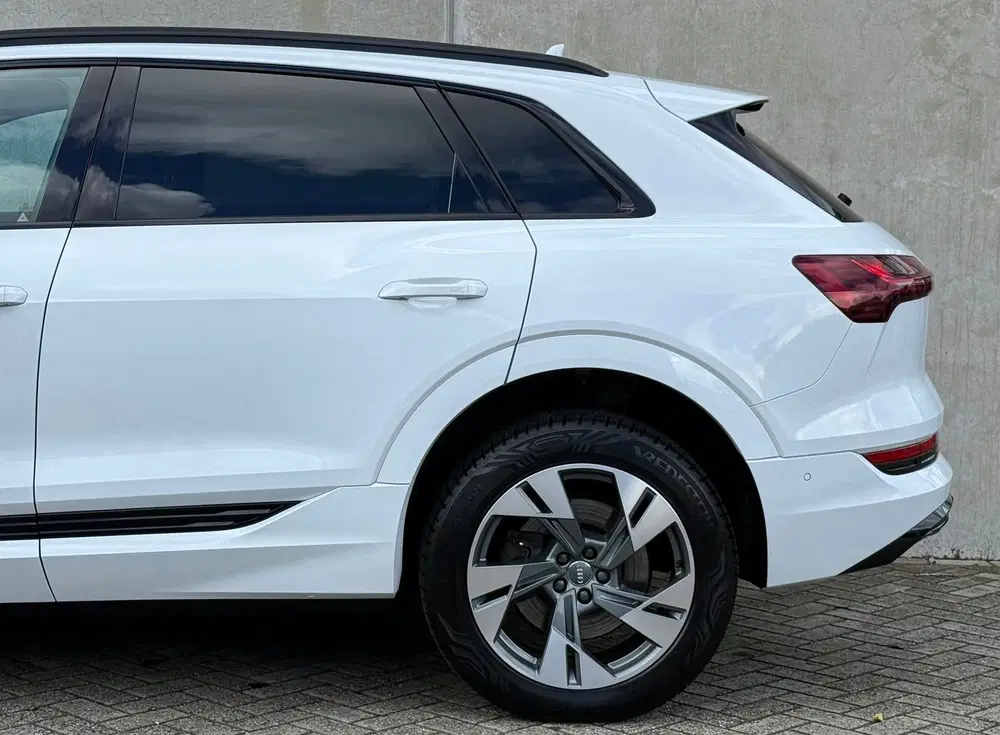 Audi e-tron 50 quattro Launch edition Black 71 kWh S l uit 2019, foto 6