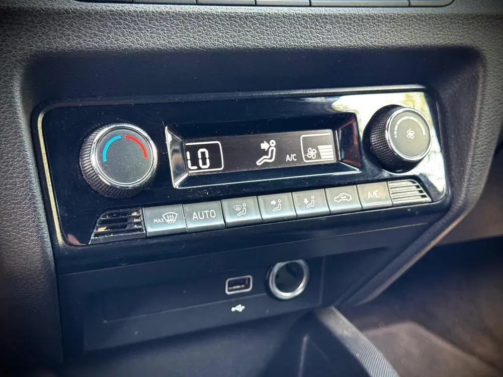 Skoda Fabia 1.0 TSI MONTE CARLO uit 2020, foto 15