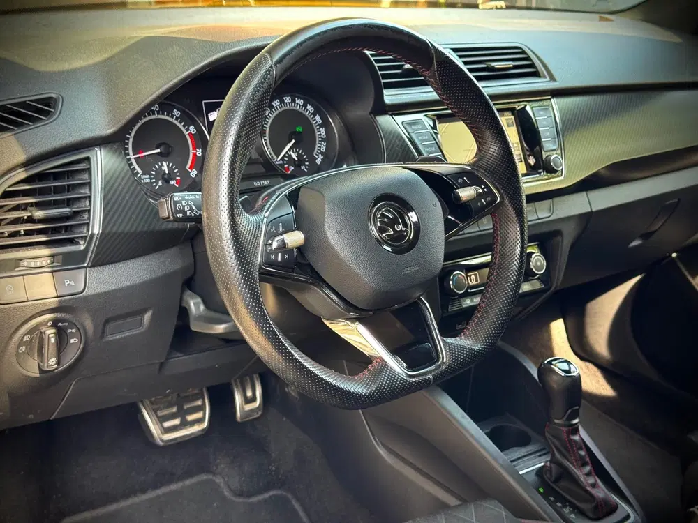Skoda Fabia 1.0 TSI MONTE CARLO uit 2020, foto 5
