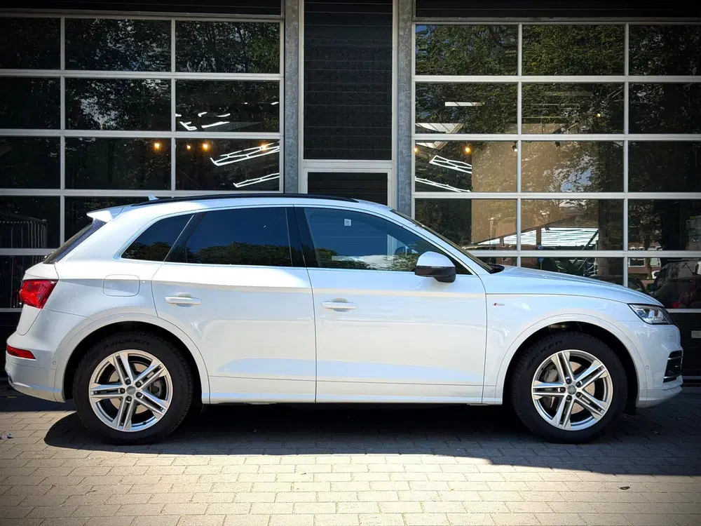 Audi Q5 55 TFSI e Quattro S-LINE uit 2020, foto 3