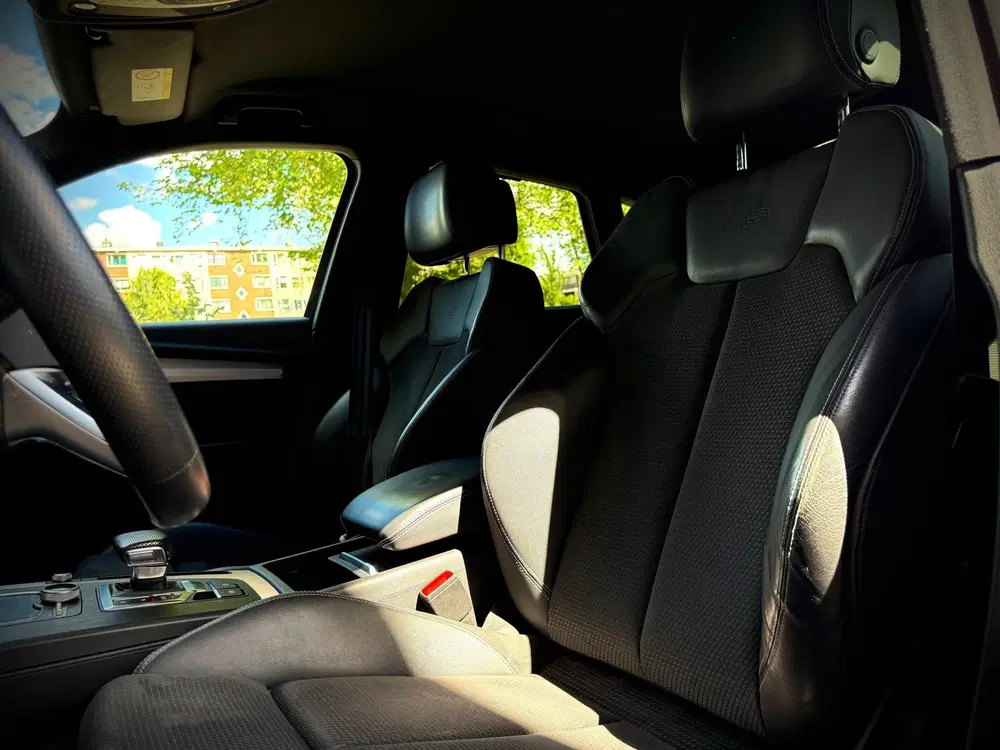 Audi Q5 55 TFSI e Quattro S-LINE uit 2020, foto 7