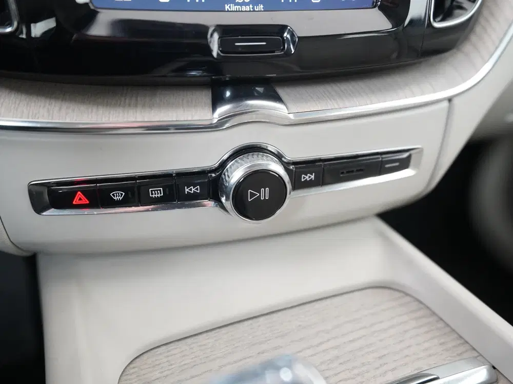 Volvo XC60 T8 Long Range AWD Plus Bright uit 2022, foto 12
