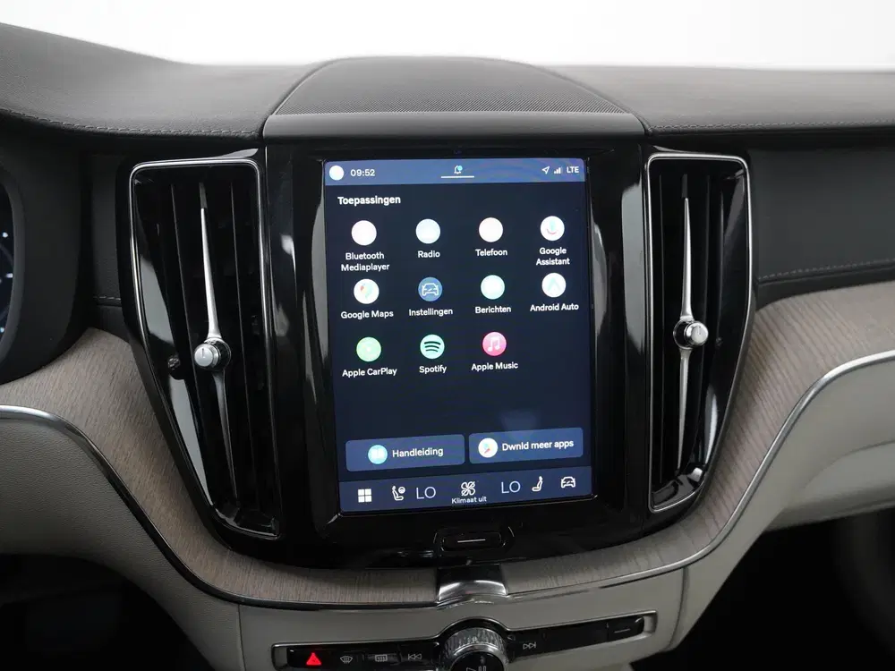 Volvo XC60 T8 Long Range AWD Plus Bright uit 2022, foto 15