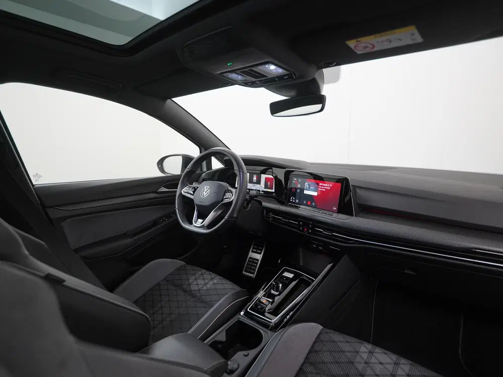 Volkswagen Golf 1.5 eTSI R-Line DSG uit 2023, foto 2