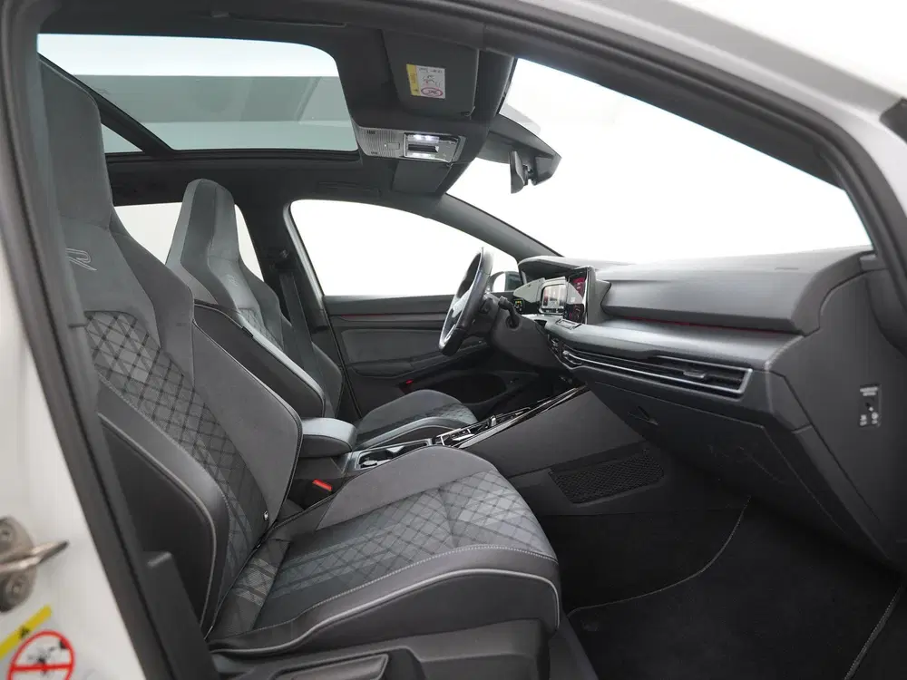 Volkswagen Golf 1.5 eTSI R-Line DSG uit 2023, foto 3