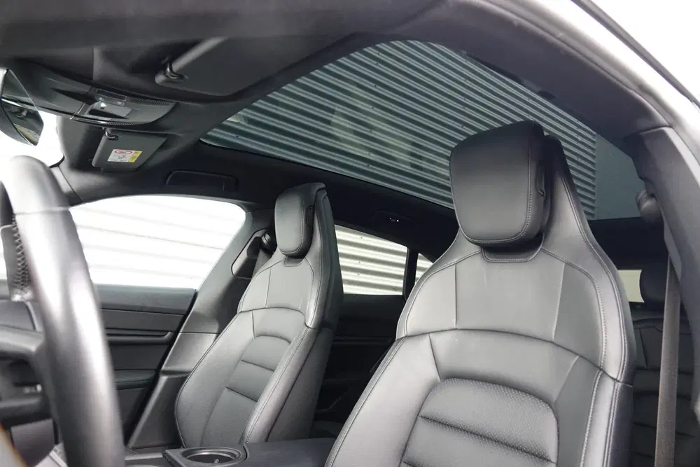 Porsche Taycan Sport Turismo uit 2023, foto 14