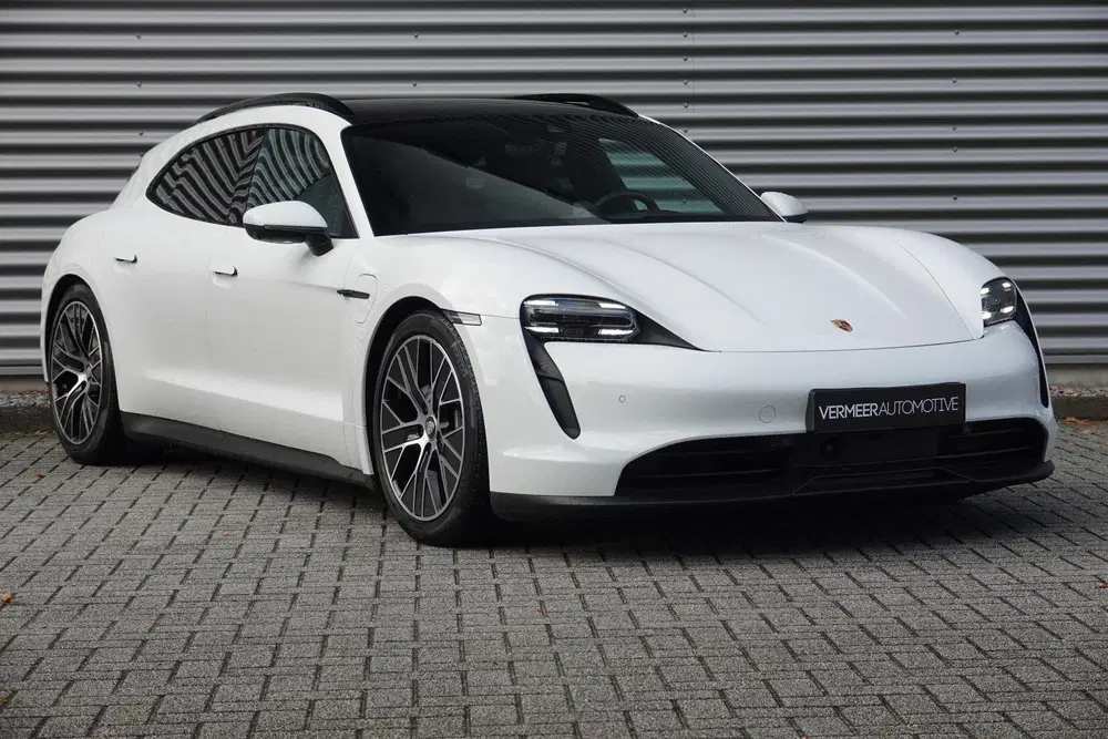 Porsche Taycan Sport Turismo uit 2023, foto 3