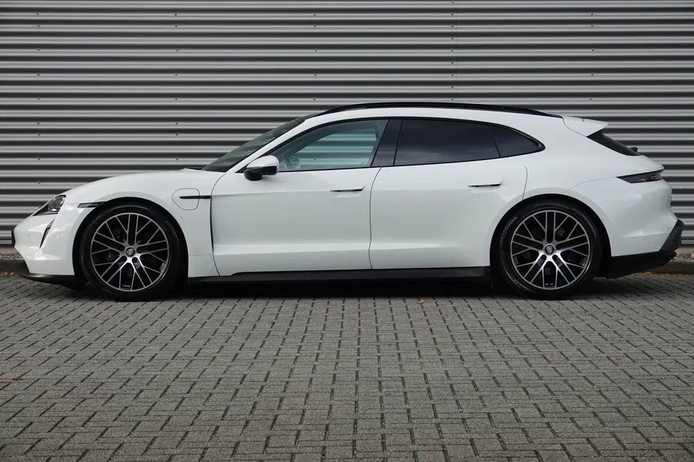 Porsche Taycan Sport Turismo uit 2023, foto 7
