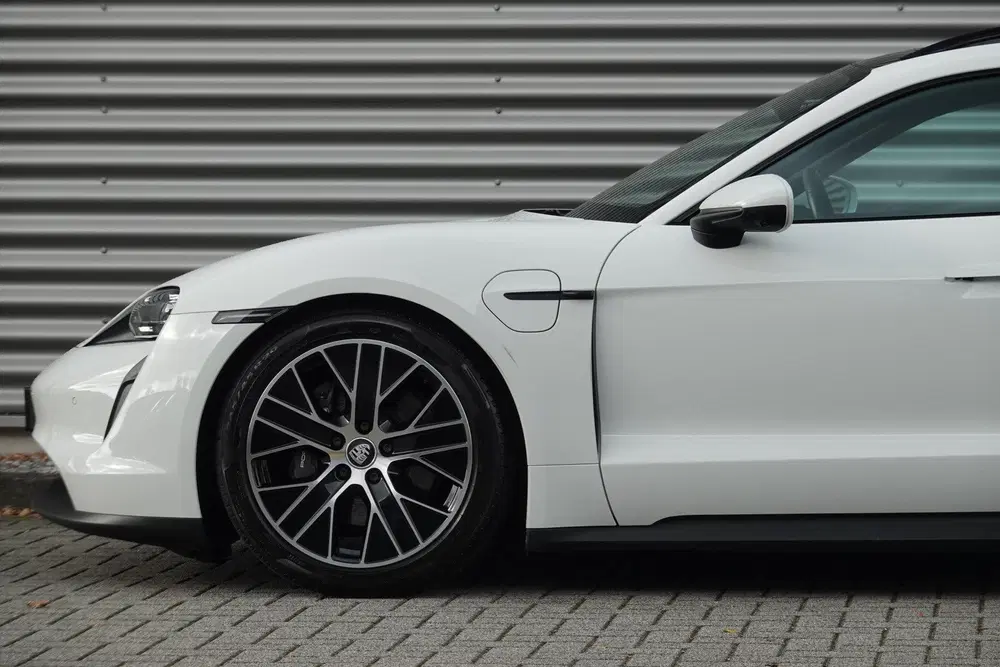 Porsche Taycan Sport Turismo uit 2023, foto 8