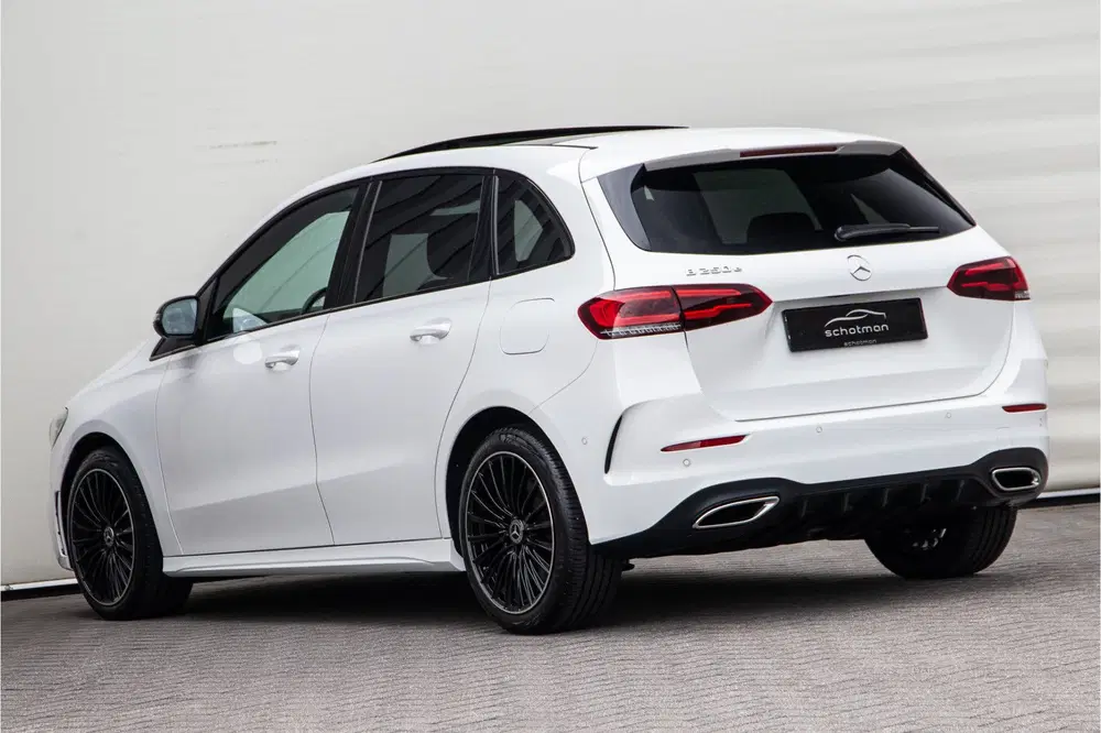 Mercedes-Benz B-Klasse 250 e AMG Night Edition uit 2022, foto 11
