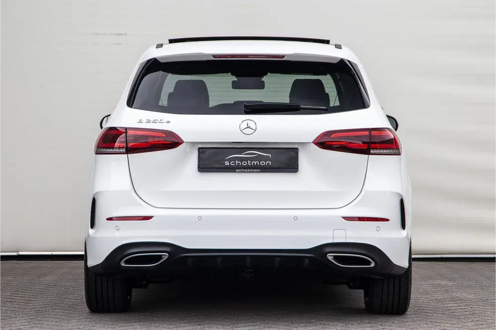 Mercedes-Benz B-Klasse 250 e AMG Night Edition uit 2022, foto 5