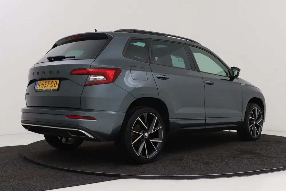 Skoda Karoq 1.5 TSI ACT Sportline Business uit 2021, foto 2