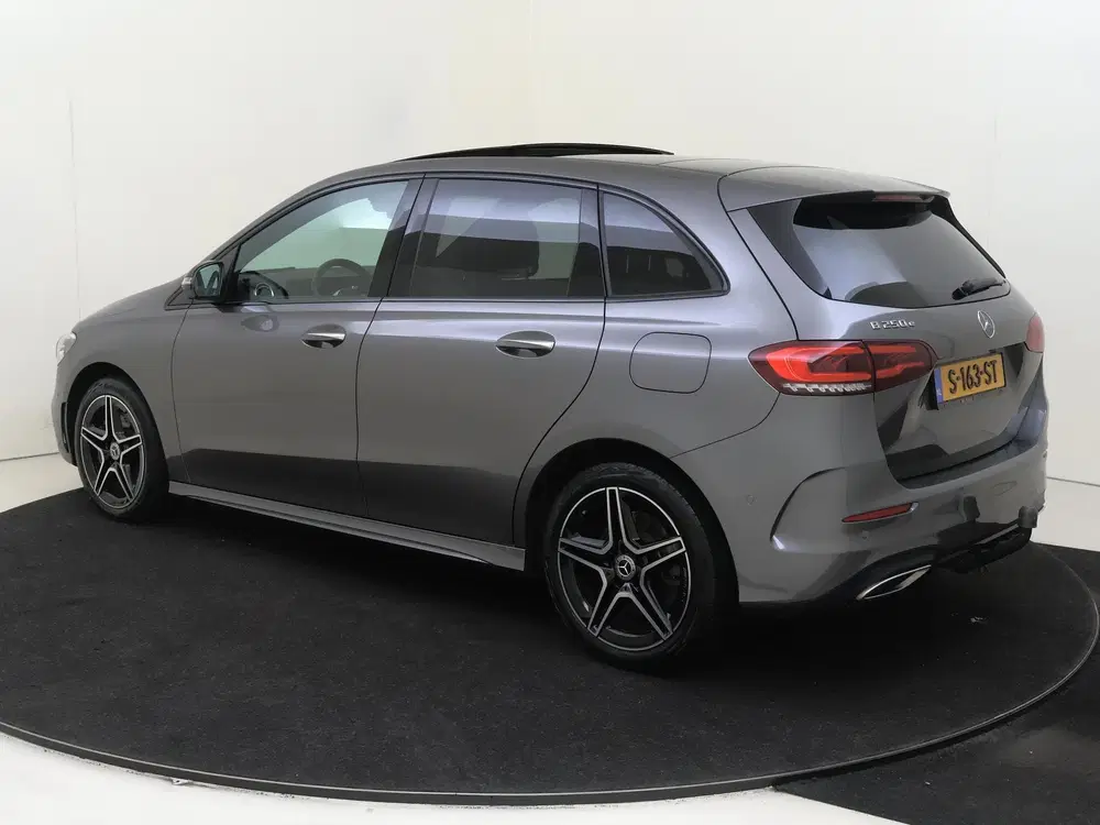 Mercedes-Benz B-Klasse 250e Business Solution AMG-Line uit 2023, foto 3