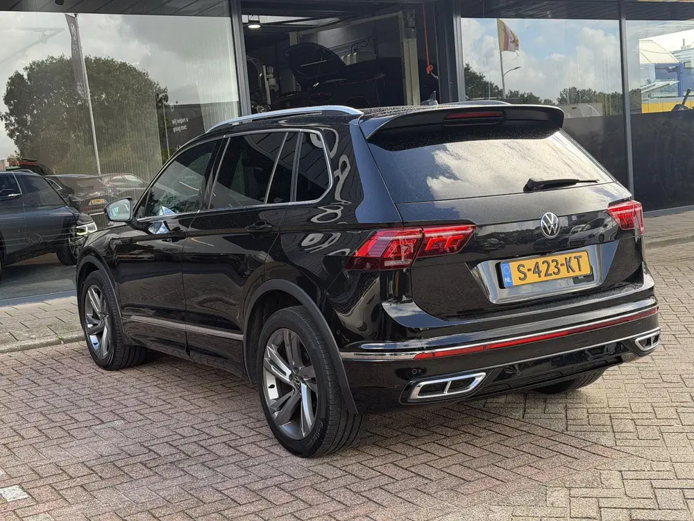 Volkswagen Tiguan 1.5 TSI Elegance 3 X R-LINE uit 2021, foto 3