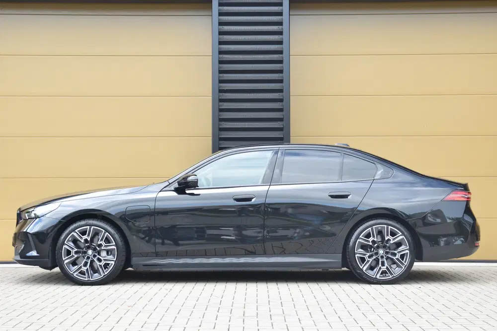 BMW 5-serie 5 Serie 550e xDrive * Harman uit 2024, foto 2