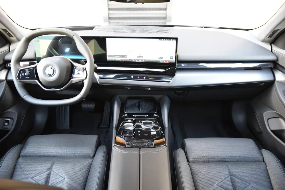 BMW 5-serie 5 Serie 550e xDrive * Harman uit 2024, foto 3