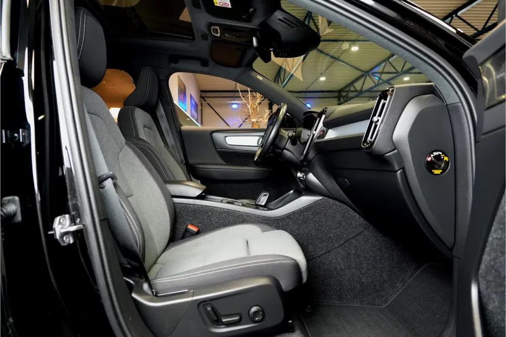 Volvo XC40 1.5 T4 155kW uit 2021, foto 4