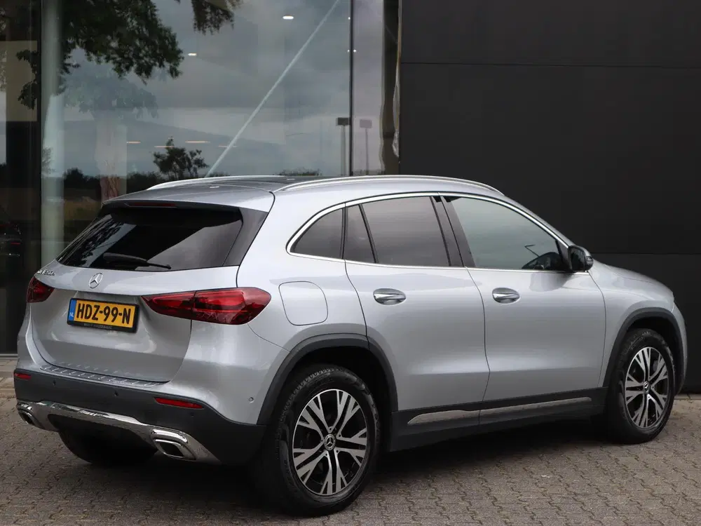 Mercedes-Benz GLA 250 e Star Edition uit 2025, foto 2