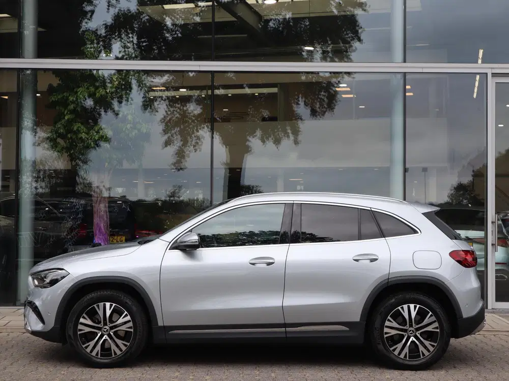 Mercedes-Benz GLA 250 e Star Edition uit 2025, foto 4