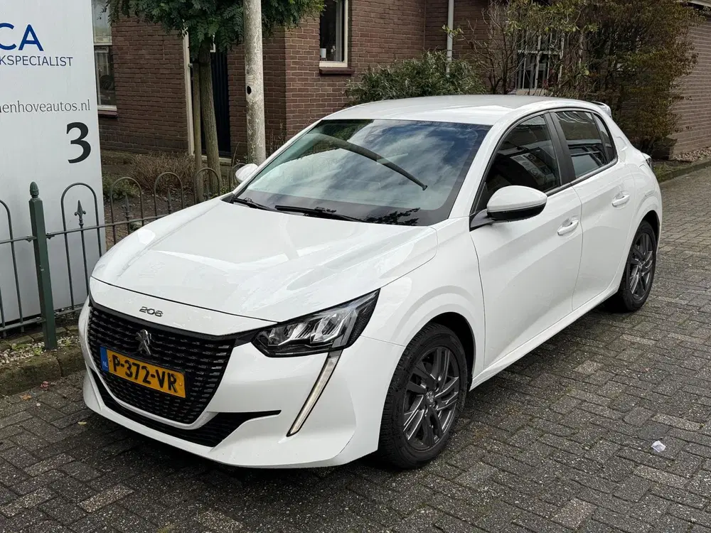 Peugeot 208 1.2 PureTech Allure (bj 2022 uit 2022, foto 2