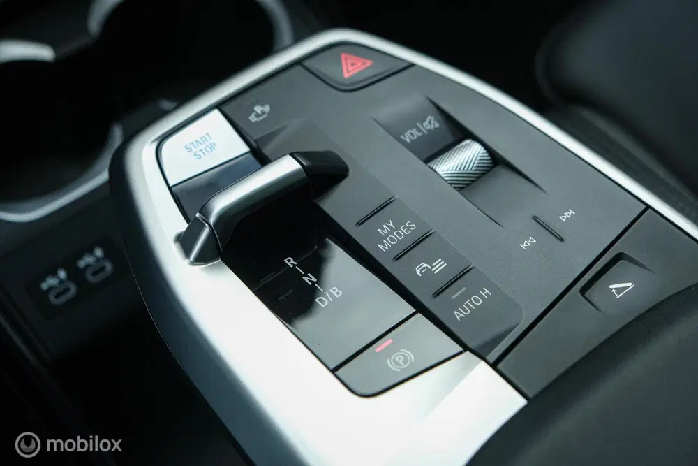BMW iX2 eDrive20 67 kWh uit 2024, foto 11