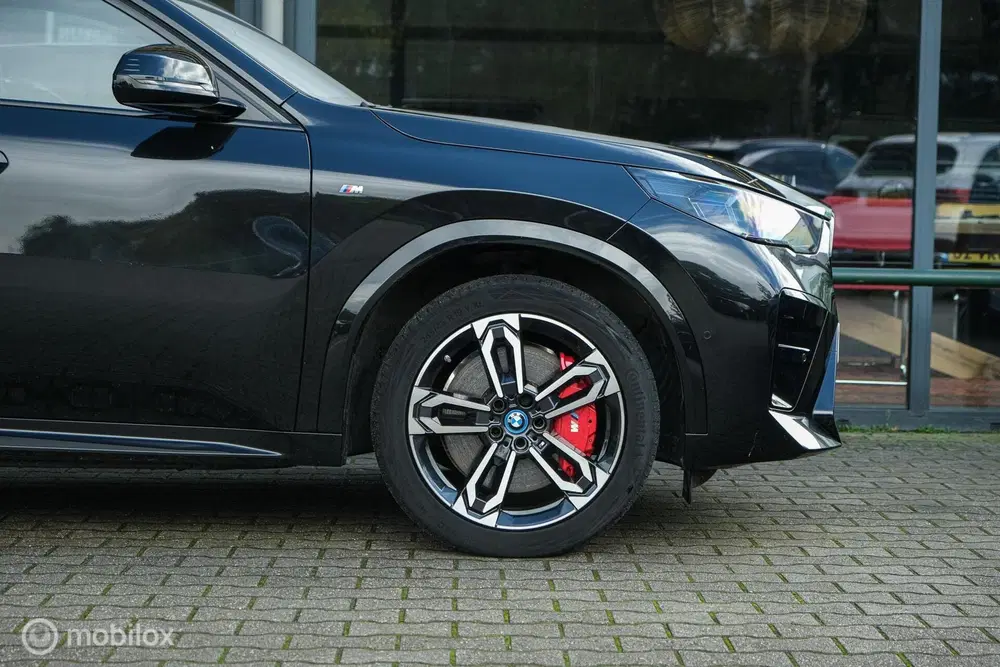 BMW iX2 eDrive20 67 kWh uit 2024, foto 12