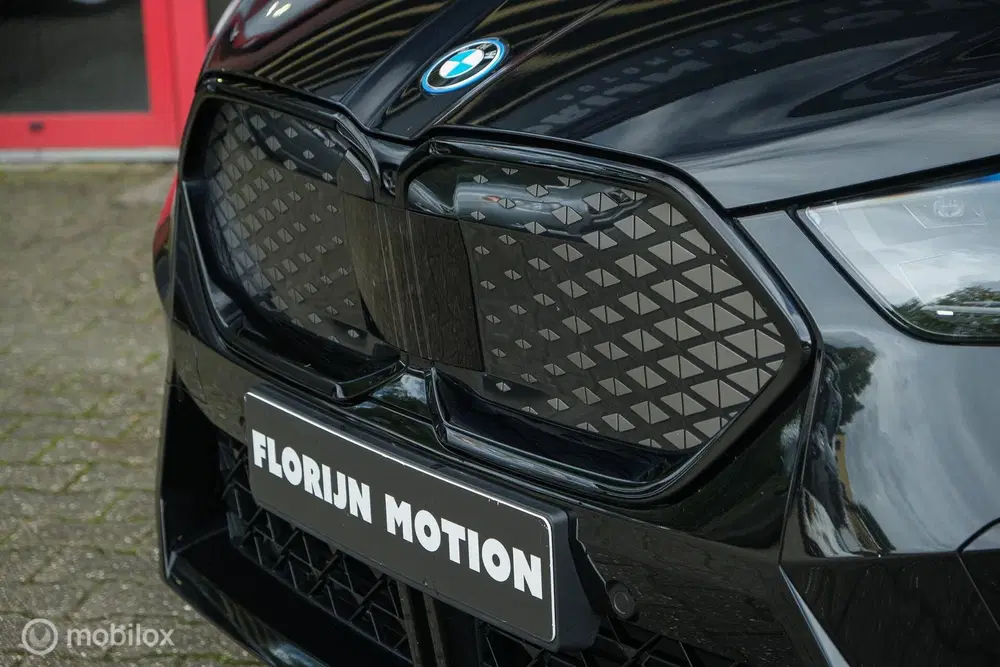 BMW iX2 eDrive20 67 kWh uit 2024, foto 13