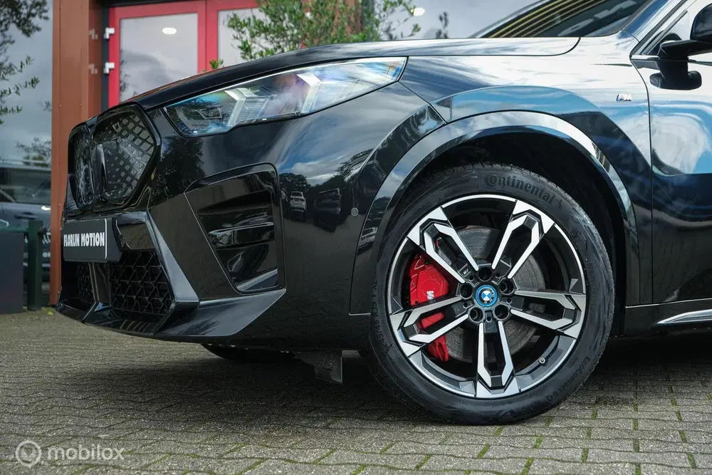BMW iX2 eDrive20 67 kWh uit 2024, foto 15