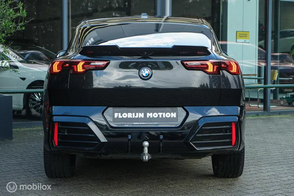 BMW iX2 eDrive20 67 kWh uit 2024, foto 5